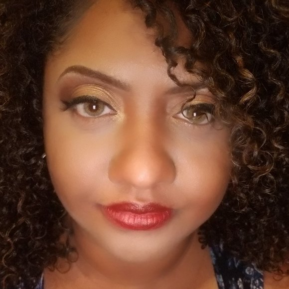 Meet your Posher, Ivy - Picture 1 of 1